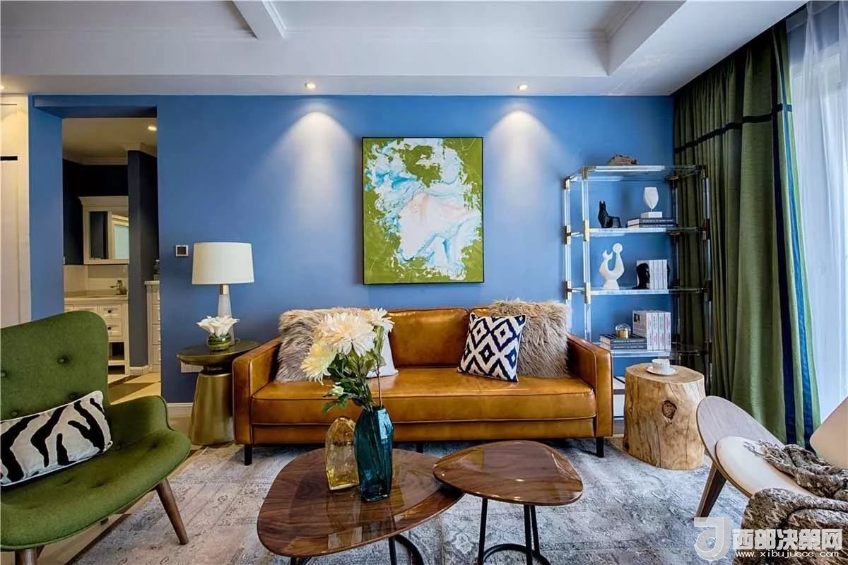 沙發(fā)背景墻選對裝飾畫，才能美了整個客廳空間！