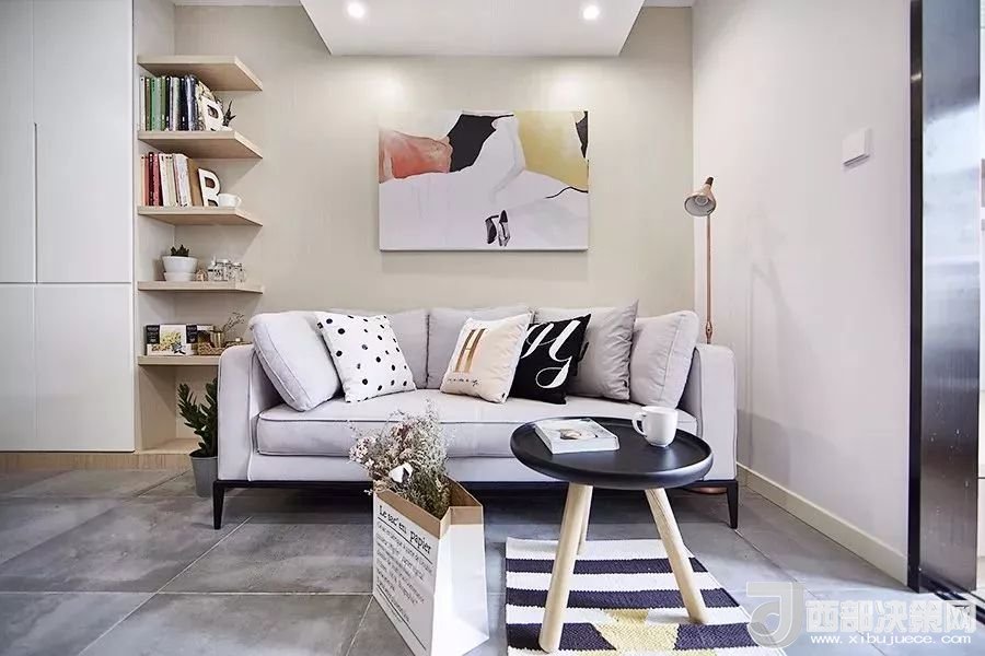 沙發(fā)背景墻選對裝飾畫，才能美了整個客廳空間！