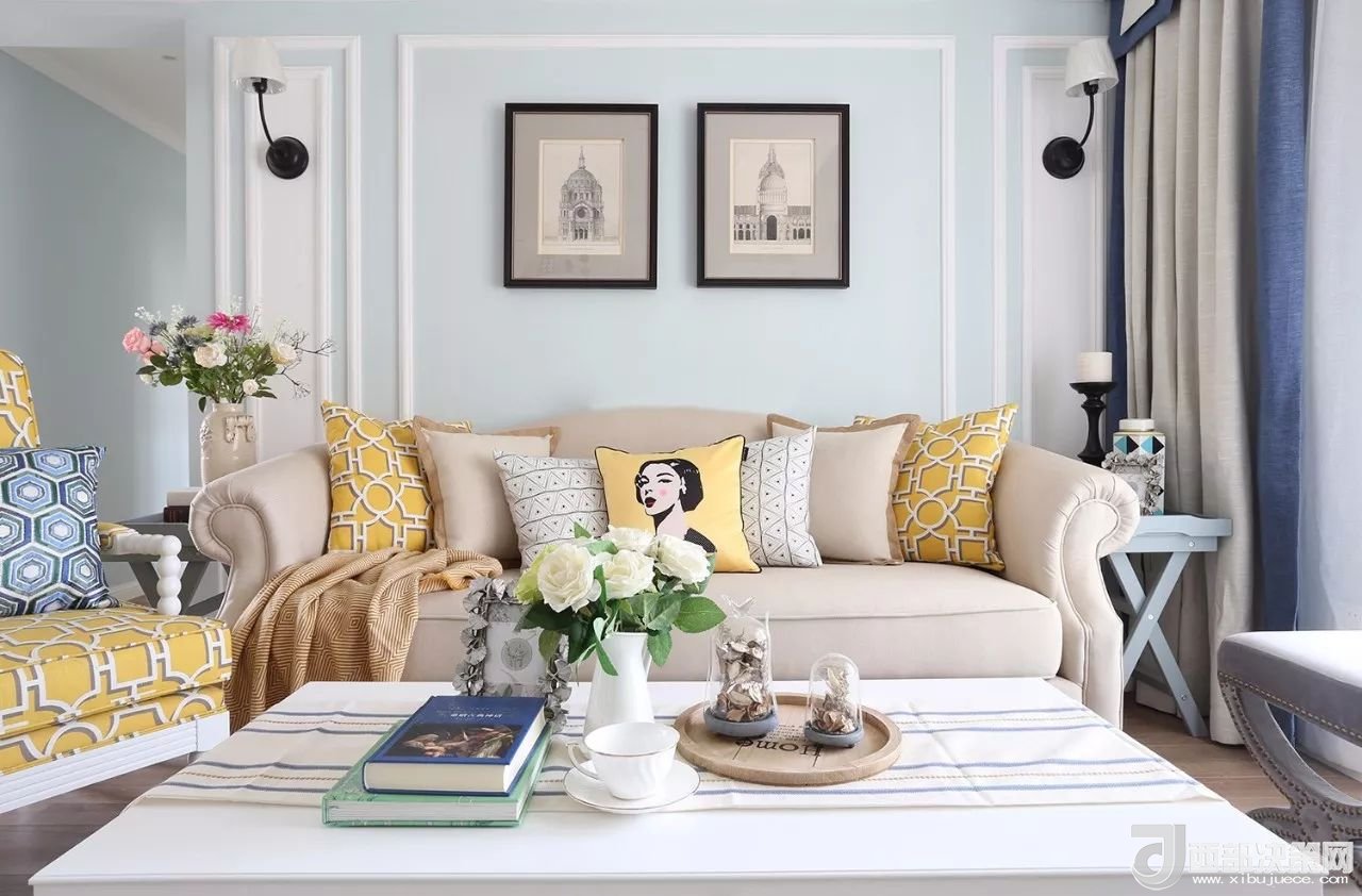 沙發(fā)背景墻選對裝飾畫，才能美了整個客廳空間！