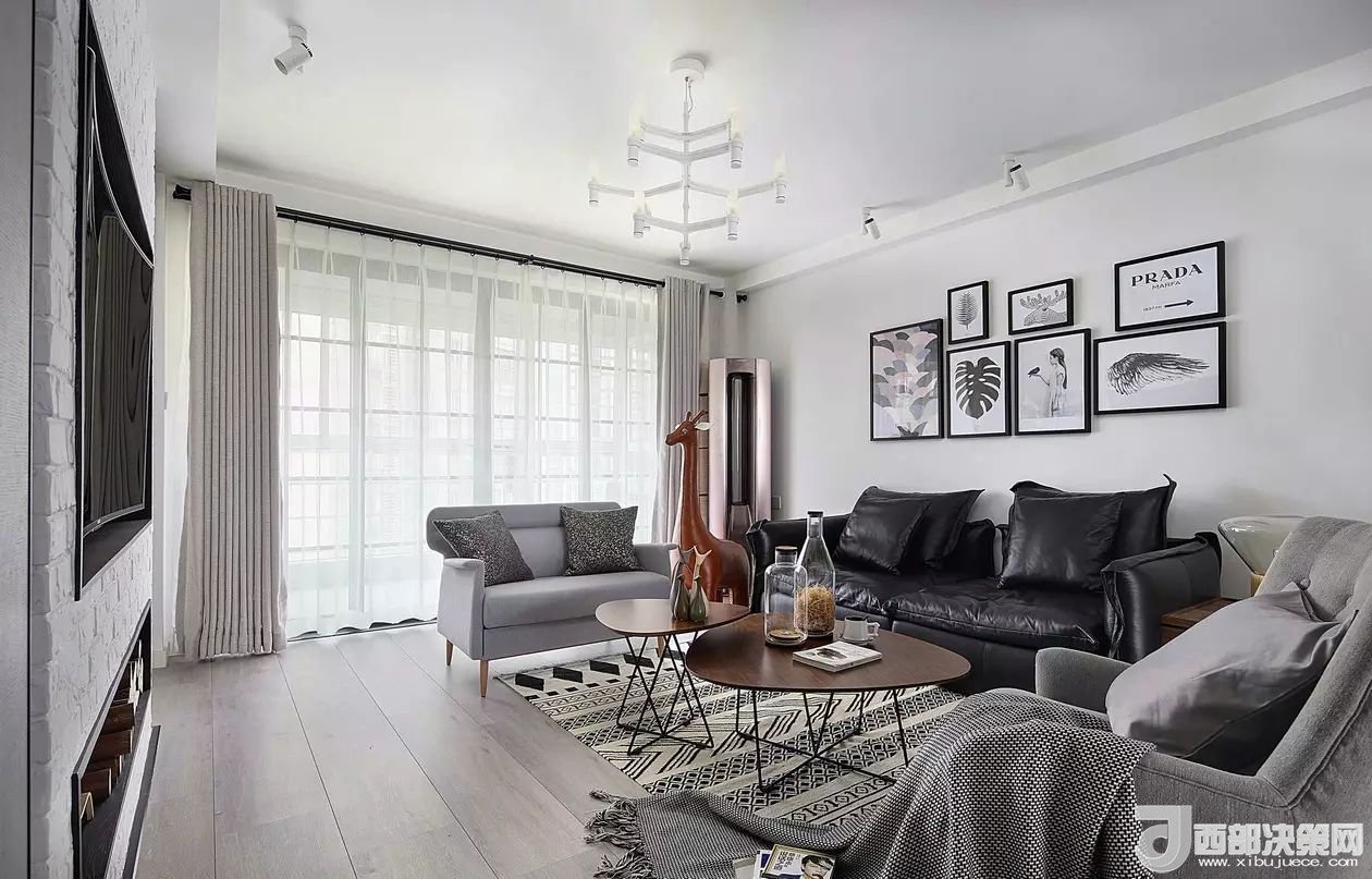 沙發(fā)背景墻選對裝飾畫，才能美了整個客廳空間！