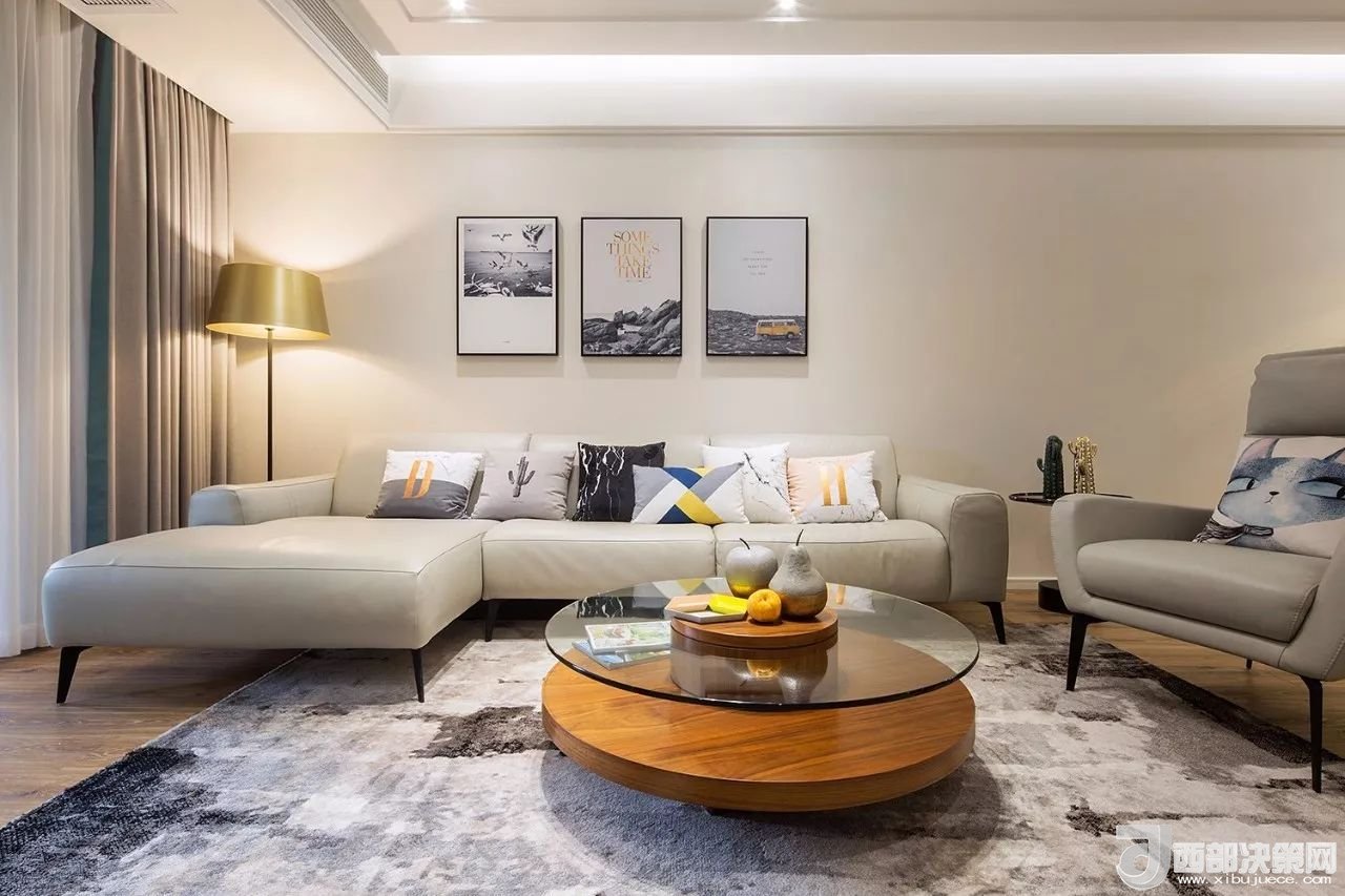 沙發(fā)背景墻選對裝飾畫，才能美了整個客廳空間！