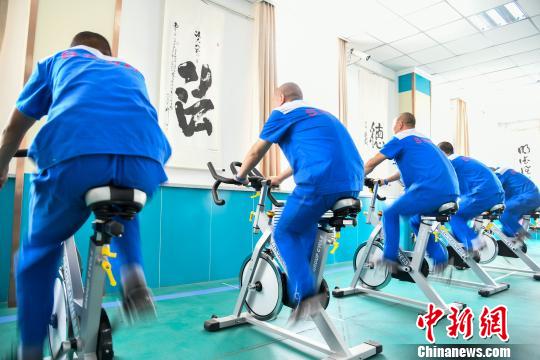 山西省戒毒人員正在進行身體鍛煉。　王建軍 攝