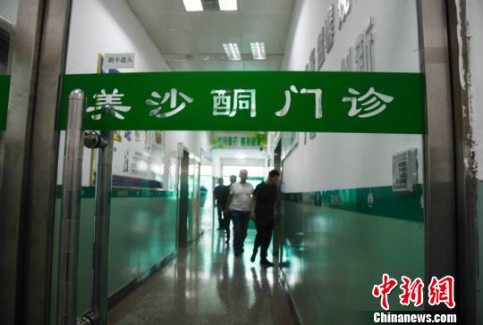 有數(shù)據(jù)顯示，十年來，山西省司法行政戒毒系統(tǒng)累計收治戒毒人員總數(shù)6萬余人。截至目前，在冊強制隔離戒毒人員、自愿戒毒人員、戒毒康復人員、美沙酮維持治療人員共1.2萬余人?！⊥踅ㄜ?攝