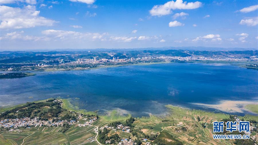 (壯麗70年·奮斗新時代——共和國發(fā)展成就巡禮·圖文互動)(7)多彩貴州闖新路