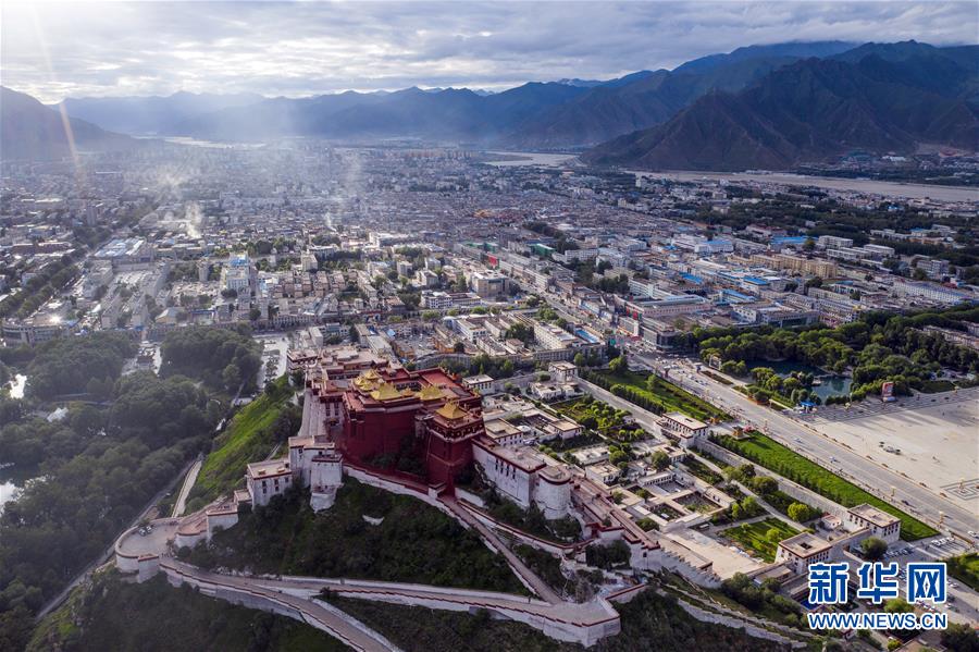 (新華全媒頭條·圖文互動)(1)血脈同心 共盼春來——疫情阻擊戰(zhàn)中的雪域故事