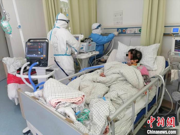 四川援助湖北醫(yī)生：幫患者打開心結，也是“良藥”