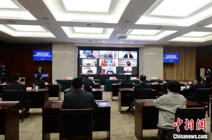 青羊區(qū)2020年重大項目在線集中簽約儀式現(xiàn)場。青羊區(qū)委宣傳部供圖