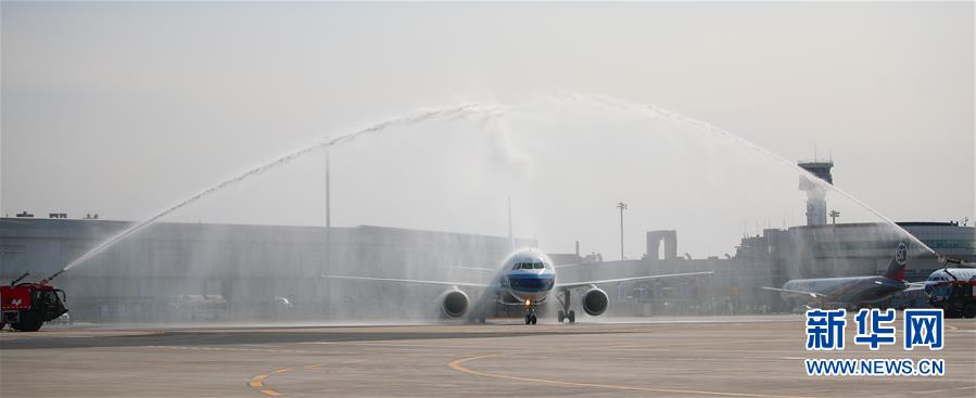 (在習(xí)近平新時代中國特色社會主義思想指引下——新時代新作為新篇章·習(xí)近平總書記關(guān)切事·圖文互動)(1)給你最溫暖的擁抱——保護關(guān)心愛護抗疫一線醫(yī)務(wù)人員在行動