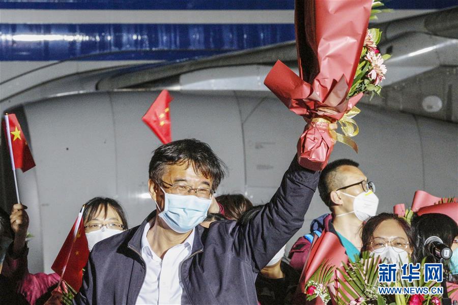 （聚焦疫情防控·圖文互動(dòng)）（9）分秒必爭(zhēng)！一切為了治病救人——中國(guó)抗疫生命至上的生動(dòng)實(shí)踐