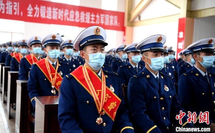 授銜表彰儀式現(xiàn)場。　劉忠俊 攝