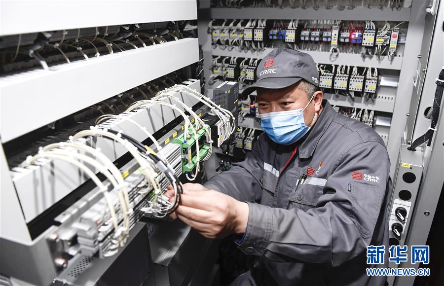 （在習(xí)近平新時(shí)代中國(guó)特色社會(huì)主義思想指引下——新時(shí)代新作為新篇章·習(xí)近平總書(shū)記關(guān)切事·圖文互動(dòng)）（9）汗水的味道——記錄奮戰(zhàn)在復(fù)工復(fù)產(chǎn)一線的勞動(dòng)者