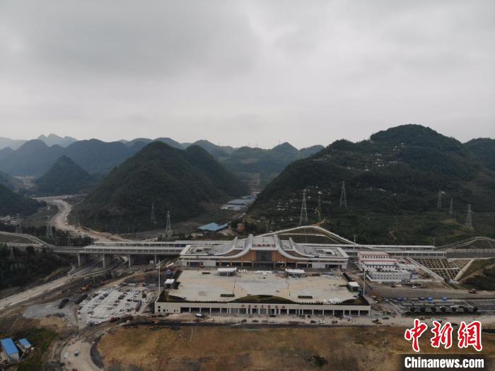 貴州省首條城際高速鐵路——安六鐵路開(kāi)始聯(lián)調(diào)聯(lián)試。中國(guó)鐵路成都局集團(tuán)公司供圖