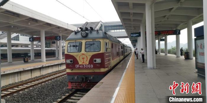 貴州省首條城際高速鐵路——安六鐵路開(kāi)始聯(lián)調(diào)聯(lián)試。中國(guó)鐵路成都局集團(tuán)公司供圖