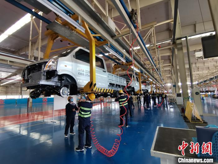 4月初，成功汽車全面復工復產(chǎn)。尤其是隨著疫情得到控制，該公司的生產(chǎn)力度也不斷加大。　高飛 攝