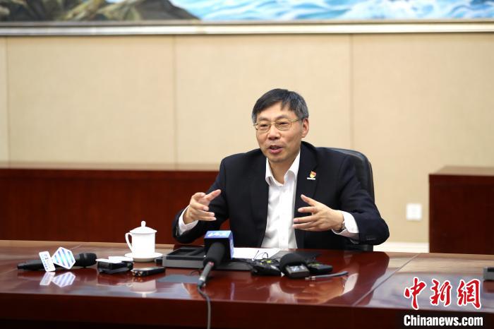 近日，全國(guó)人大代表、浪潮集團(tuán)董事長(zhǎng)兼CEO孫丕恕接受媒體采訪。浪潮集圖供圖