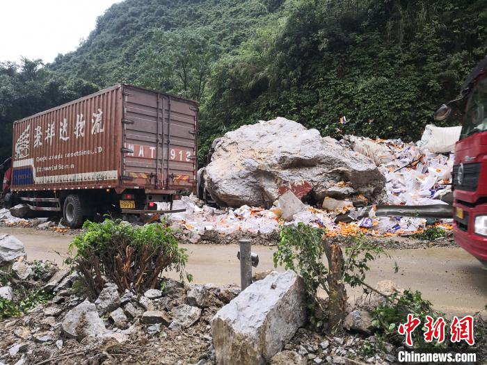 事故現(xiàn)場?！↑S鵬 攝