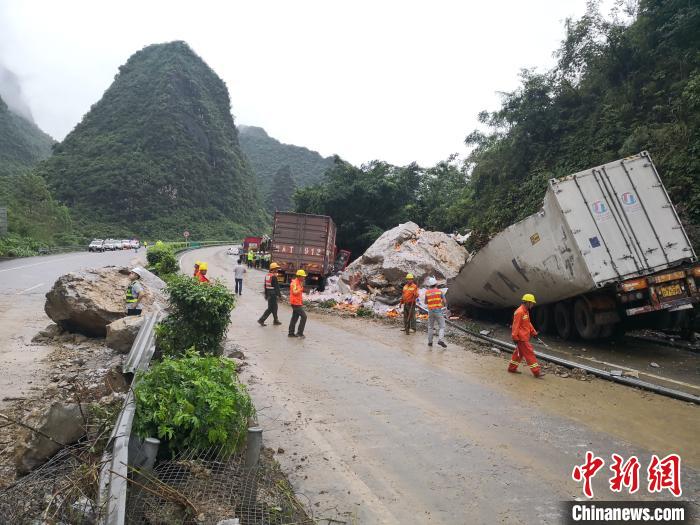 事故現(xiàn)場?！↑S鵬 攝
