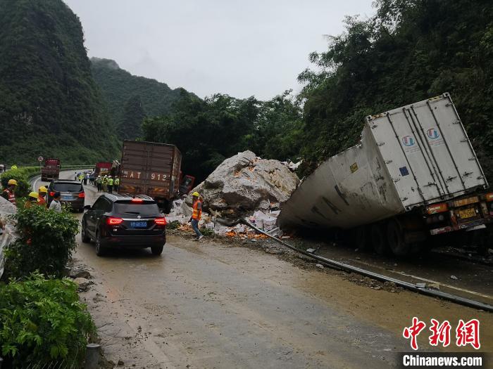 事故現(xiàn)場?！↑S鵬 攝