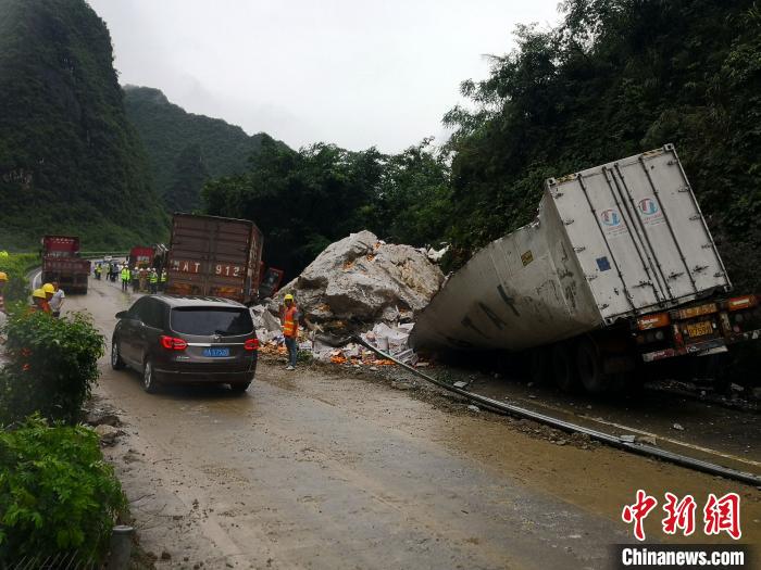 事故現(xiàn)場。　黃鵬 攝