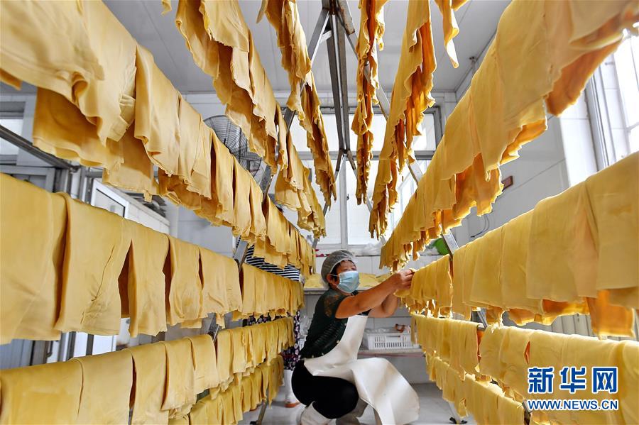 （新華全媒頭條·走向我們的小康生活·圖文互動）（10）長城腳下，小康村串成“珍珠鏈”