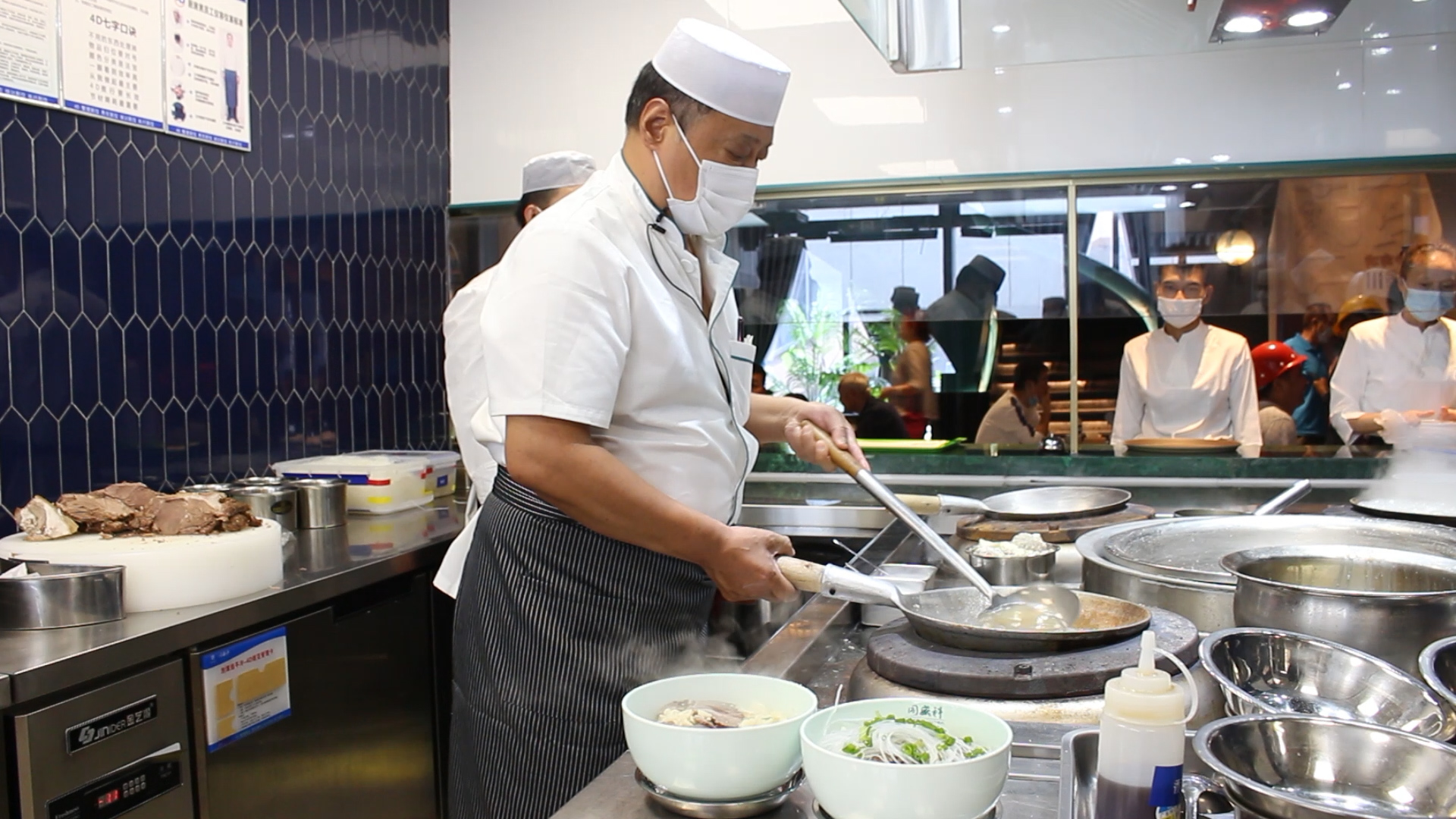 【陜菜大師和他們的拿手菜】烏平：“知足者常樂，食客愛吃我做的牛羊肉泡饃，就是我最大的滿足”_fororder_圖片7