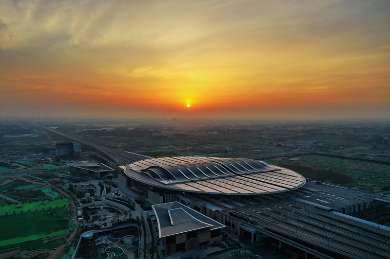 這是2021年7月1日拍攝的京雄城際鐵路雄安站。