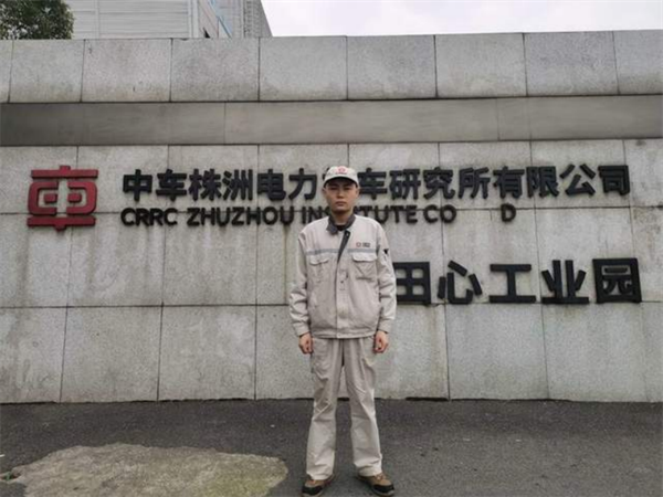 追夢——優(yōu)秀畢業(yè)生風采