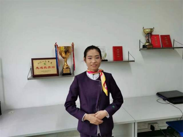 追夢——優(yōu)秀畢業(yè)生風采