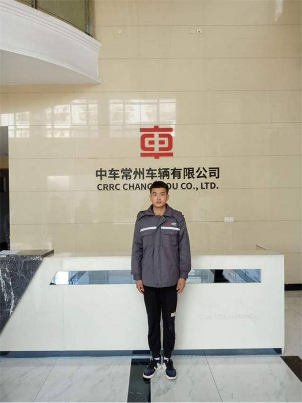 追夢——優(yōu)秀畢業(yè)生風采