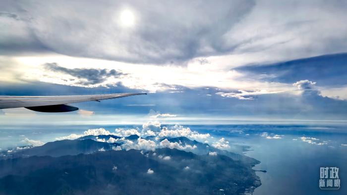 △空中俯瞰巴厘島。(總臺央視記者馬亞陽拍攝)