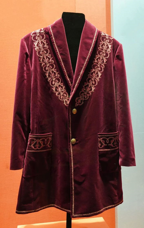 2013年9月，時任哈薩克斯坦總統(tǒng)納扎爾巴耶夫贈送習近平主席的哈薩克斯坦民族服裝。