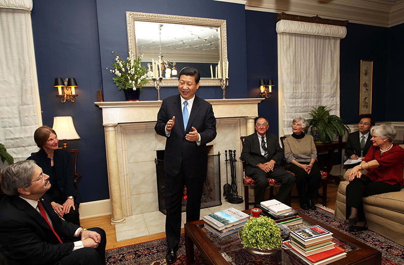 習(xí)近平2012年訪美時與老朋友敘舊場景。